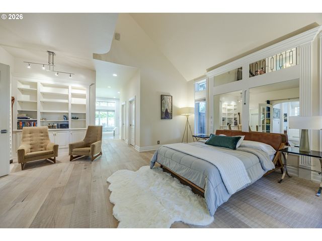 1564 REGENCY Dr, Eugene, OR 97401