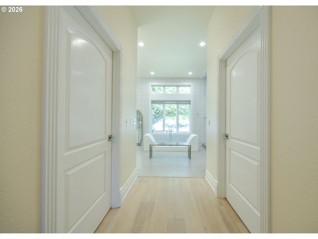 1564 REGENCY Dr, Eugene, OR 97401