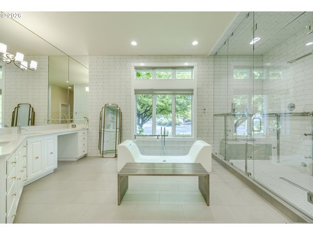 1564 REGENCY Dr, Eugene, OR 97401