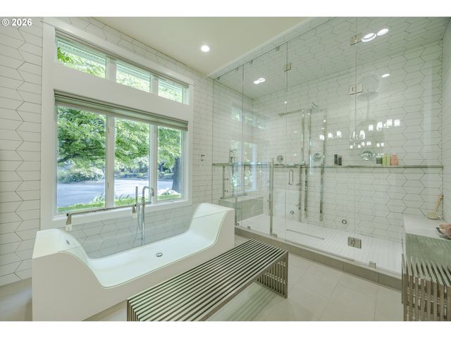 1564 REGENCY Dr, Eugene, OR 97401