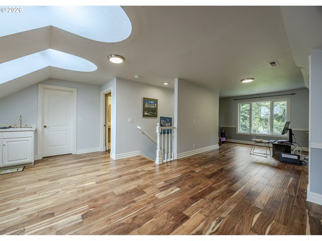 1564 REGENCY Dr, Eugene, OR 97401