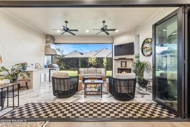 106 Winthorpe, Lafayette, LA 70503