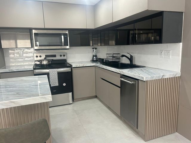 217 SW 15th Street, Fort Lauderdale, FL 33315