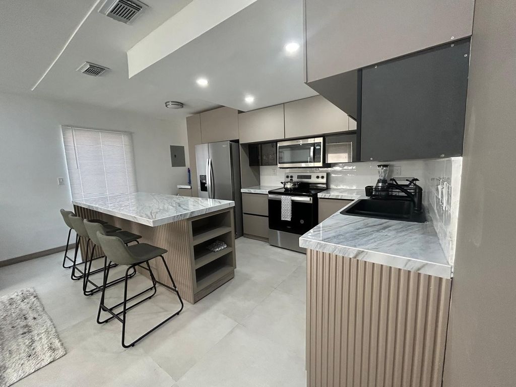217 SW 15th Street, Fort Lauderdale, FL 33315