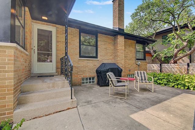1112 S Maple Avenue, Oak Park, IL 60304
