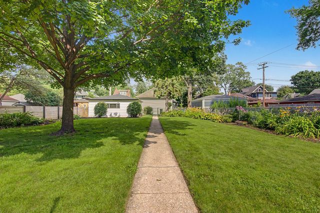 1112 S Maple Avenue, Oak Park, IL 60304