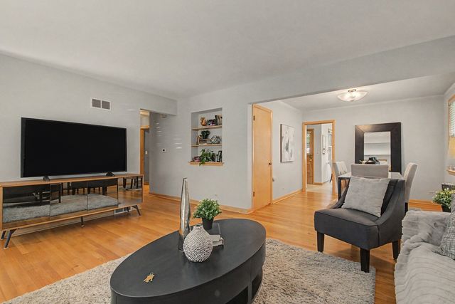 1112 S Maple Avenue, Oak Park, IL 60304