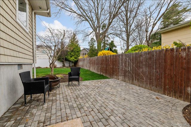 9 Delaware Avenue, Jericho, NY 11753