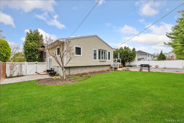 9 Delaware Avenue, Jericho, NY 11753