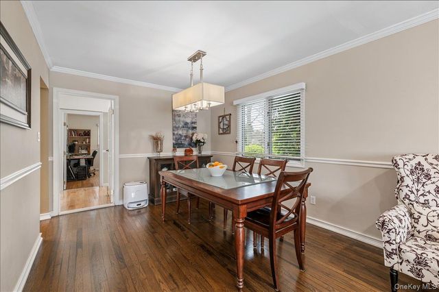 9 Delaware Avenue, Jericho, NY 11753