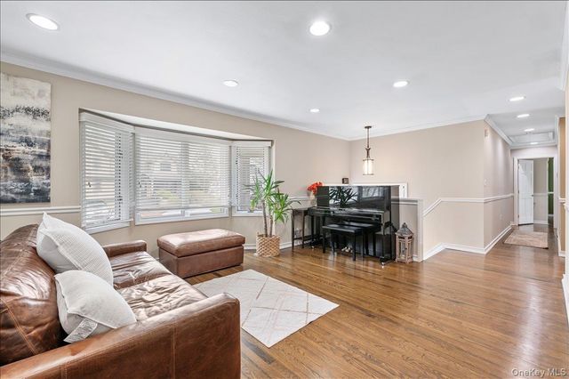 9 Delaware Avenue, Jericho, NY 11753