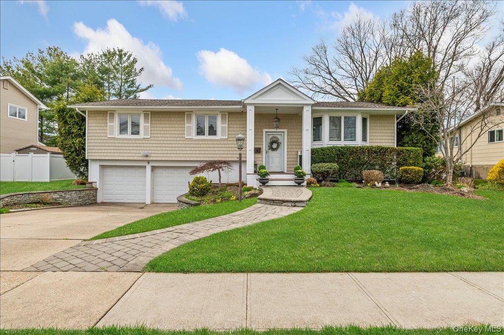 9 Delaware Avenue, Jericho, NY 11753