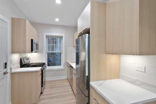 1904 W Morse Avenue 1, Chicago, IL 60626