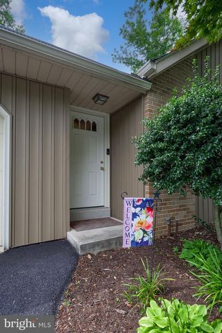 2830 COUNTRYSIDE DR, Lancaster, PA 17601