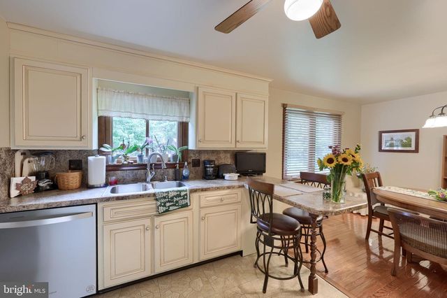 2830 COUNTRYSIDE DR, Lancaster, PA 17601
