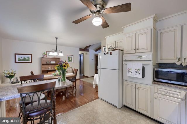 2830 COUNTRYSIDE DR, Lancaster, PA 17601