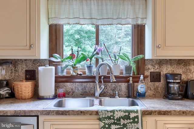 2830 COUNTRYSIDE DR, Lancaster, PA 17601
