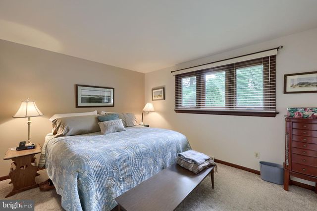 2830 COUNTRYSIDE DR, Lancaster, PA 17601