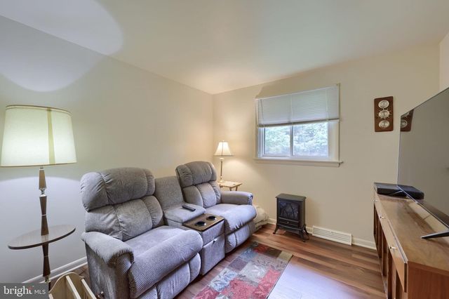 2830 COUNTRYSIDE DR, Lancaster, PA 17601