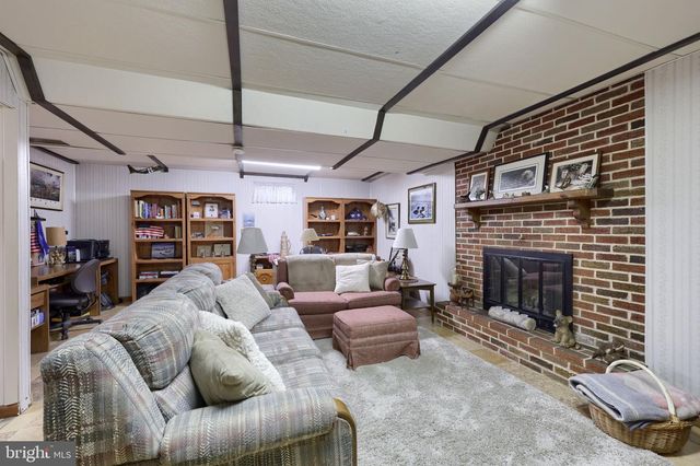2830 COUNTRYSIDE DR, Lancaster, PA 17601