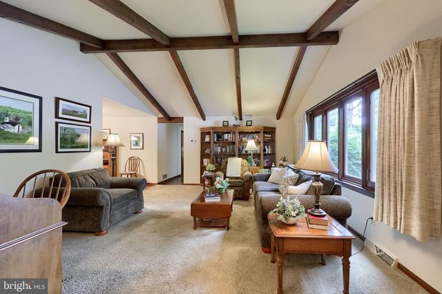 2830 COUNTRYSIDE DR, Lancaster, PA 17601