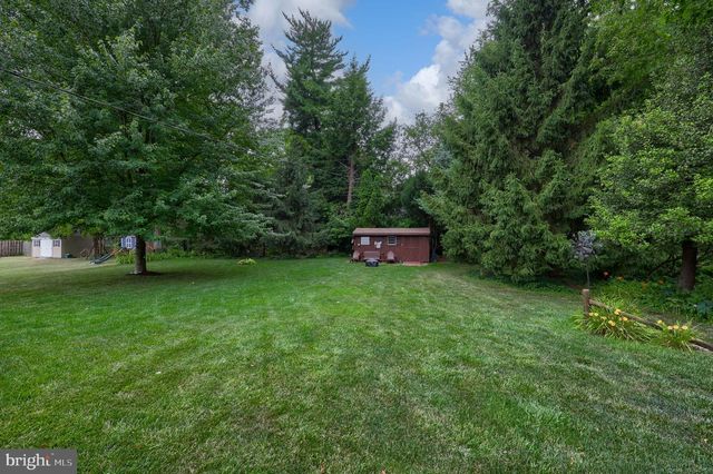 2830 COUNTRYSIDE DR, Lancaster, PA 17601