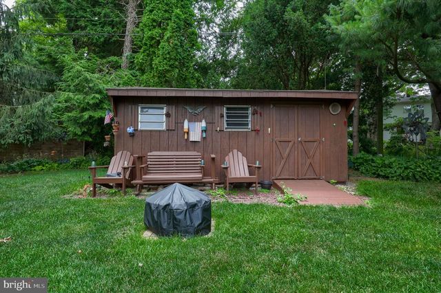2830 COUNTRYSIDE DR, Lancaster, PA 17601