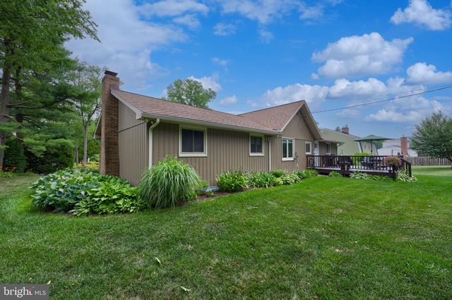 2830 COUNTRYSIDE DR, Lancaster, PA 17601