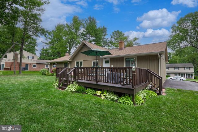 2830 COUNTRYSIDE DR, Lancaster, PA 17601
