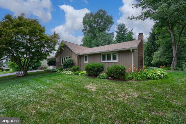 2830 COUNTRYSIDE DR, Lancaster, PA 17601