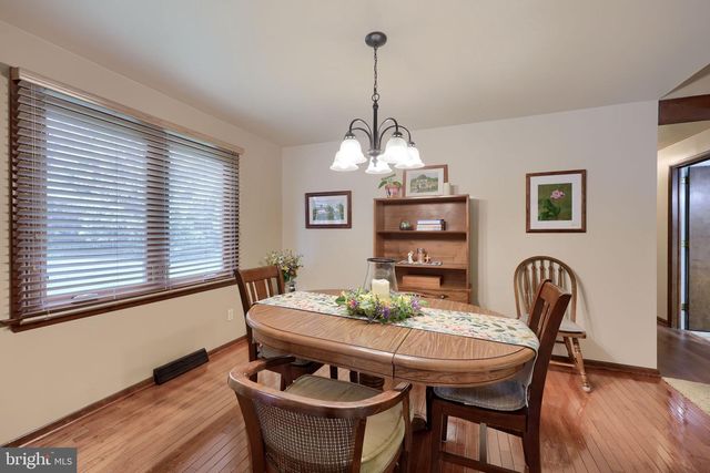 2830 COUNTRYSIDE DR, Lancaster, PA 17601