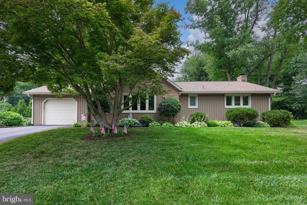 2830 COUNTRYSIDE DR, Lancaster, PA 17601