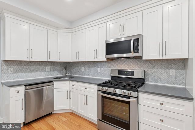 2019 W GIRARD AVE, Philadelphia, PA 19130