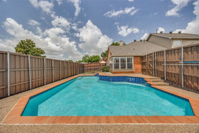 2102 Overview Lane, Garland, TX 75044