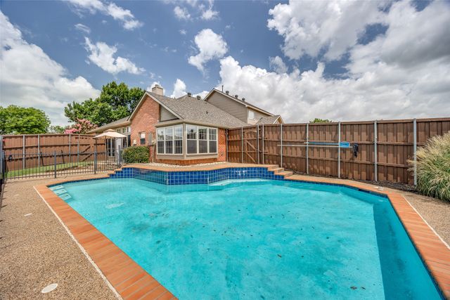 2102 Overview Lane, Garland, TX 75044