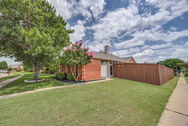 2102 Overview Lane, Garland, TX 75044