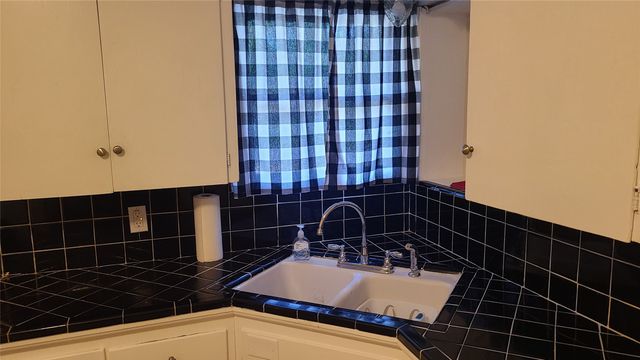 4653 Selkirk Drive, Fort Worth, TX 76109