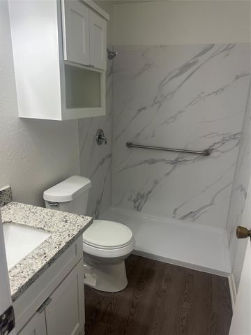 711 Skylark Road 711-D, Pasadena, TX 77502