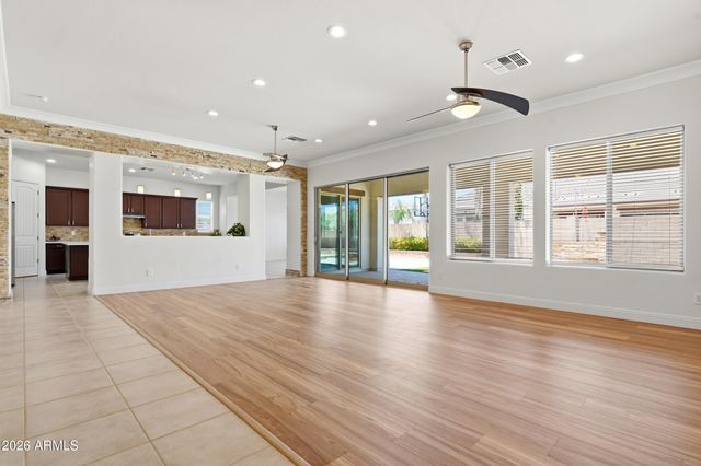 7556 W CRYSTAL Road, Glendale, AZ 85308