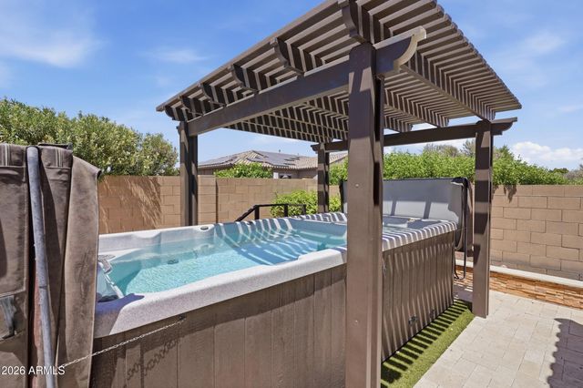 7556 W CRYSTAL Road, Glendale, AZ 85308