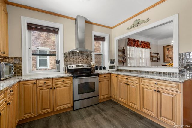 15 E 235th Street, Bronx, NY 10470