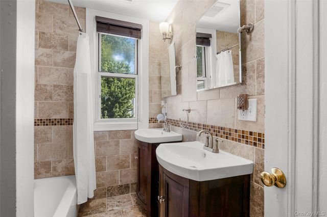 15 E 235th Street, Bronx, NY 10470