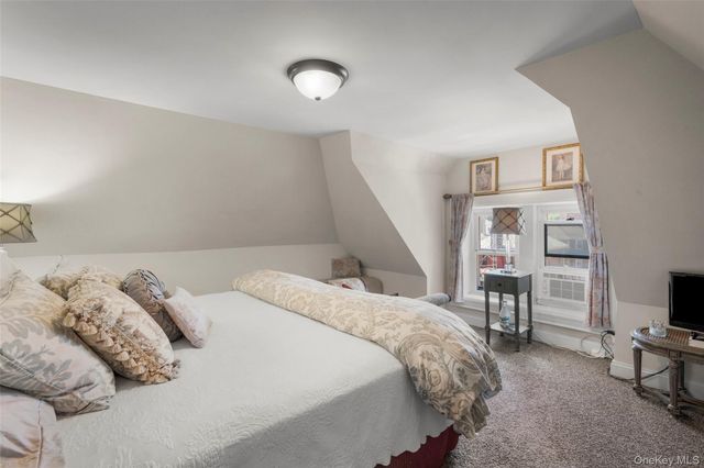 15 E 235th Street, Bronx, NY 10470