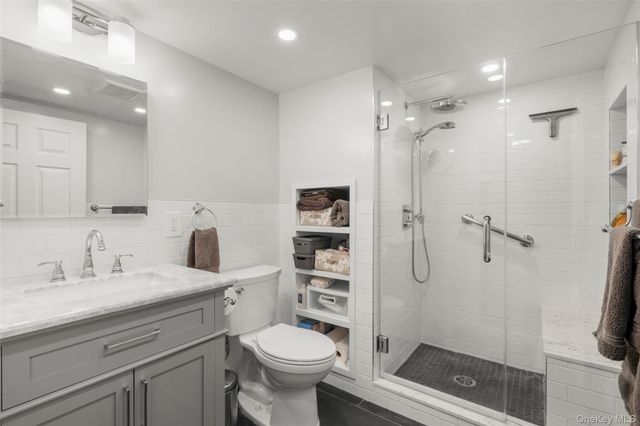 15 E 235th Street, Bronx, NY 10470