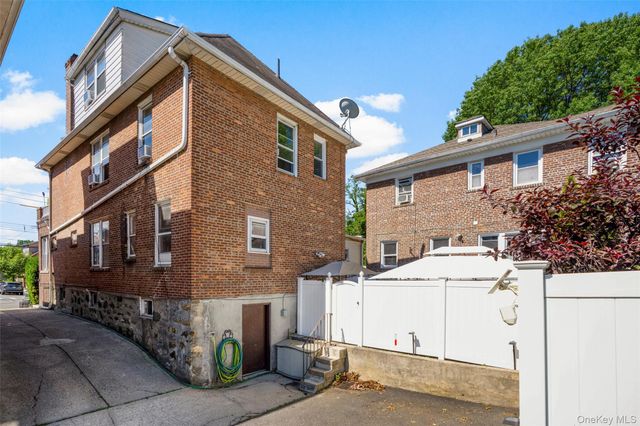 15 E 235th Street, Bronx, NY 10470