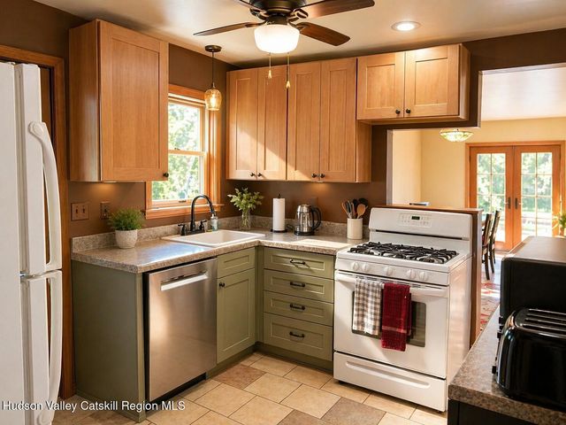 174 North Drive, Saugerties, NY 12477