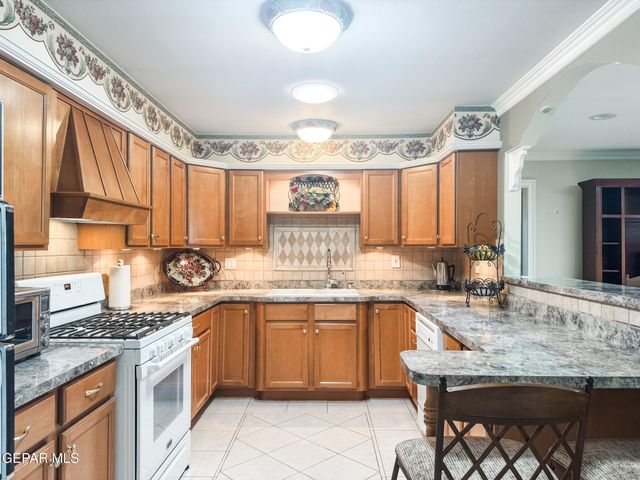 16100 SOCORRO Road, Fabens, TX 79838