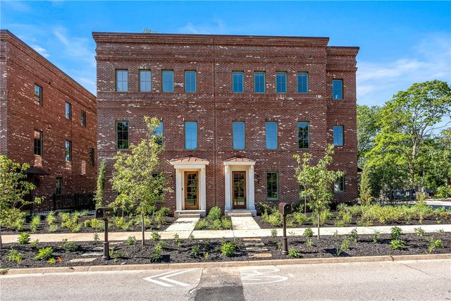 302 NW 5th Street, Bentonville, AR 72712
