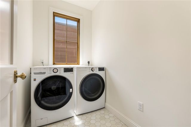 302 NW 5th Street, Bentonville, AR 72712