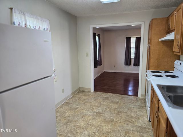 1308 East Chilhowie Avenue, Johnson City, TN 37601